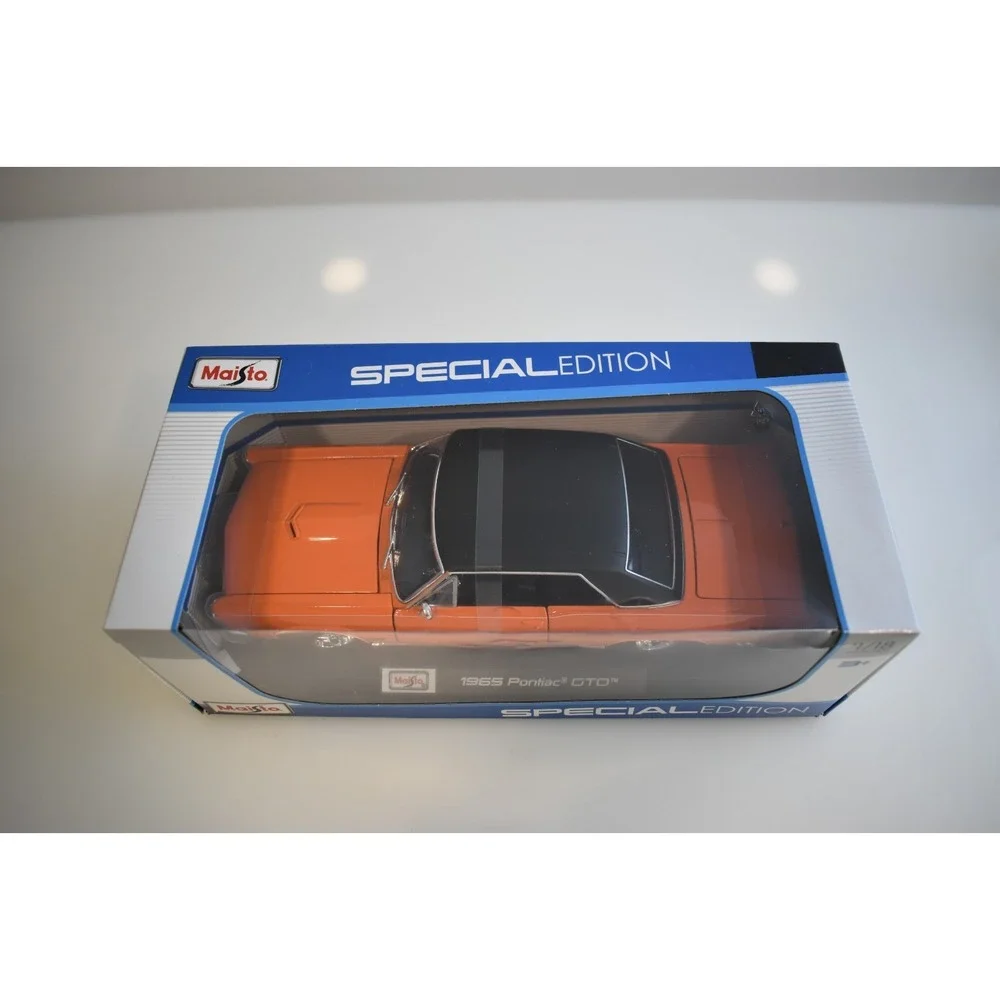 Maisto Special Edition 1:18 Scale 1965 Pontiac GTO Diecast Car Model | Orange